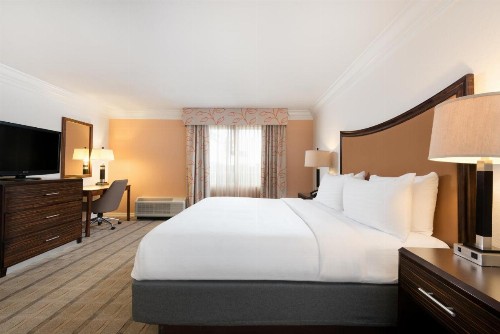 Holiday Inn Fort Lauderdale Airport an IHG Hotel - image 4