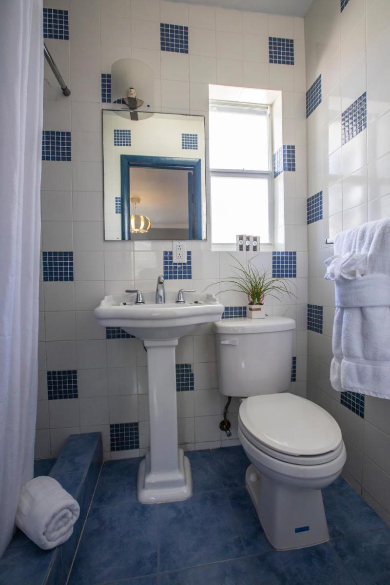Hollywood Beach Suites and Hotel - image 6
