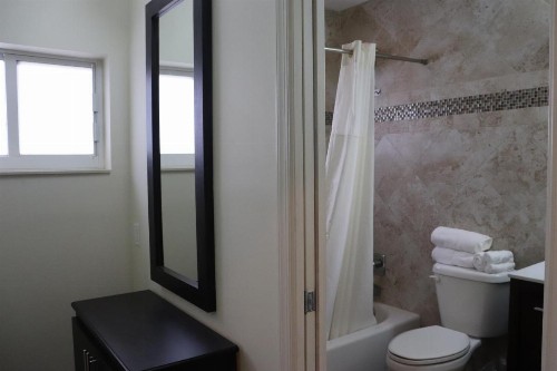 Curtis Inn & Suites - image 10