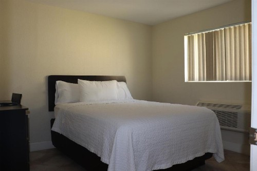 Curtis Inn & Suites - image 15