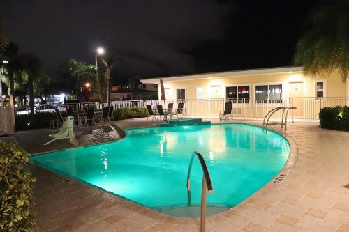 Curtis Inn & Suites - image 2