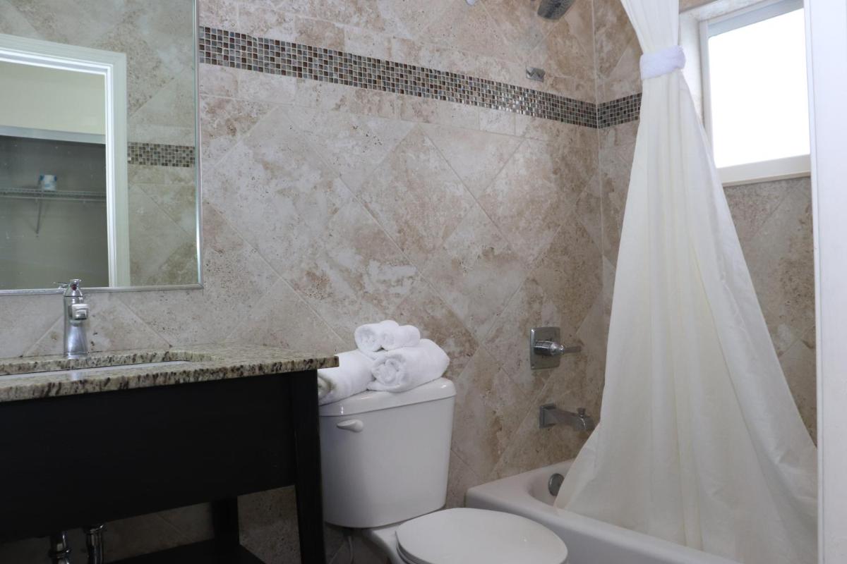 Curtis Inn & Suites - image 3