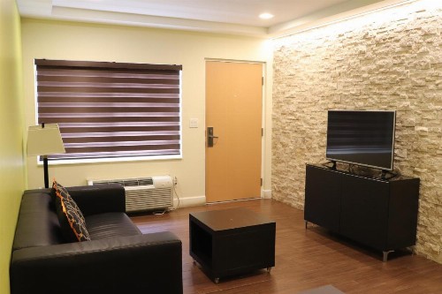 Curtis Inn & Suites - image 4