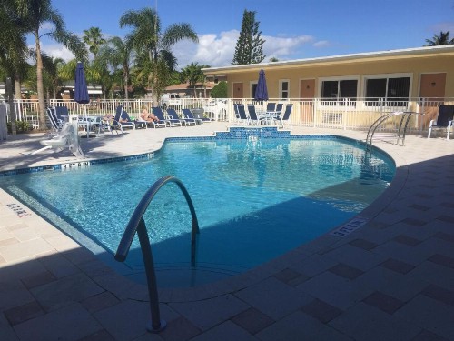 Curtis Inn & Suites - image 41