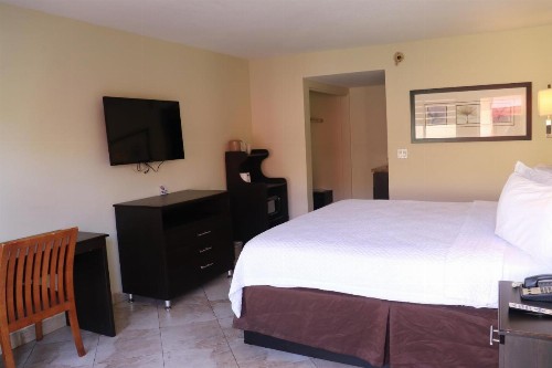 Curtis Inn & Suites - image 6