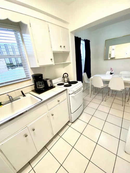 Southwinds Inn - image 16