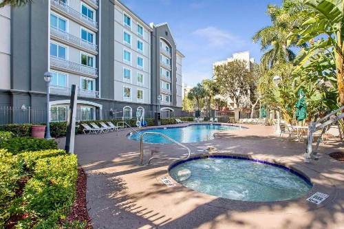 La Quinta by Wyndham Ft. Lauderdale Airport - image 2