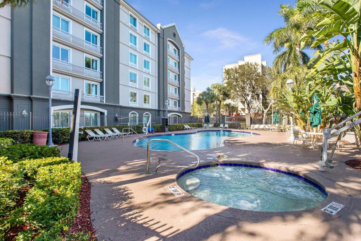 La Quinta by Wyndham Ft. Lauderdale Airport - image 2