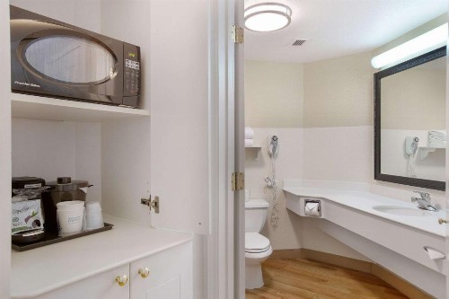 La Quinta by Wyndham Ft. Lauderdale Airport - image 23