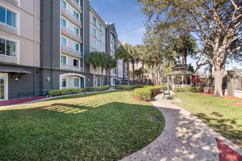 La Quinta by Wyndham Ft. Lauderdale Airport - image 3