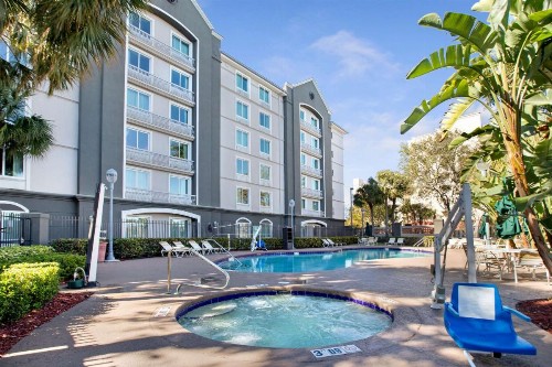 La Quinta by Wyndham Ft. Lauderdale Airport - image 8