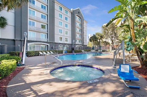 La Quinta by Wyndham Ft. Lauderdale Airport - image 9