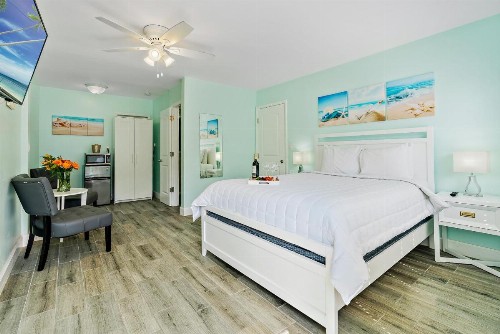 Hollywood Beachside Boutique Suite - image 10