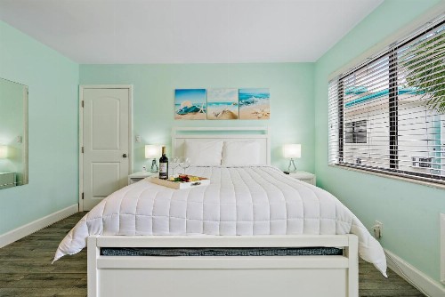 Hollywood Beachside Boutique Suite - image 11