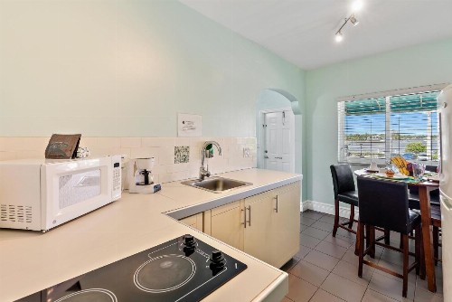 Hollywood Beachside Boutique Suite - image 12