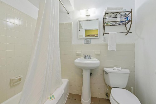 Hollywood Beachside Boutique Suite - image 15