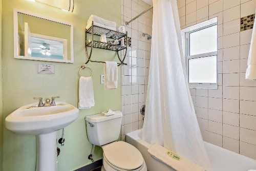 Hollywood Beachside Boutique Suite - image 16