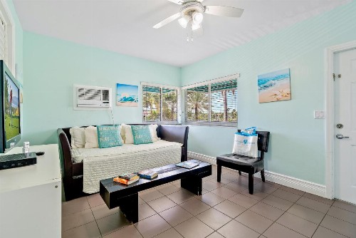 Hollywood Beachside Boutique Suite - image 17