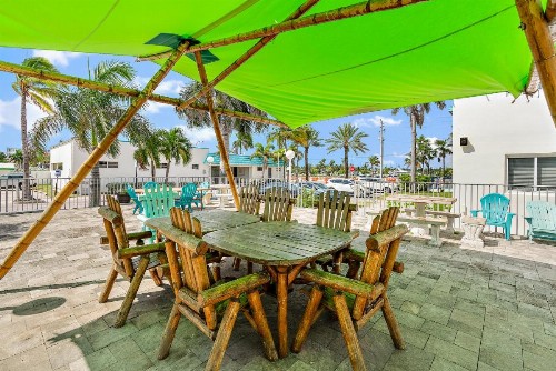 Hollywood Beachside Boutique Suite - image 21