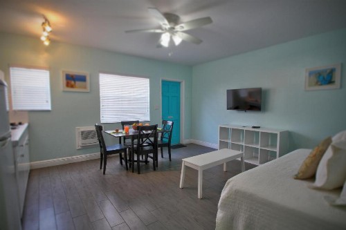Hollywood Beachside Boutique Suite - image 33