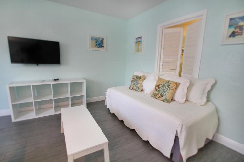 Hollywood Beachside Boutique Suite - image 34
