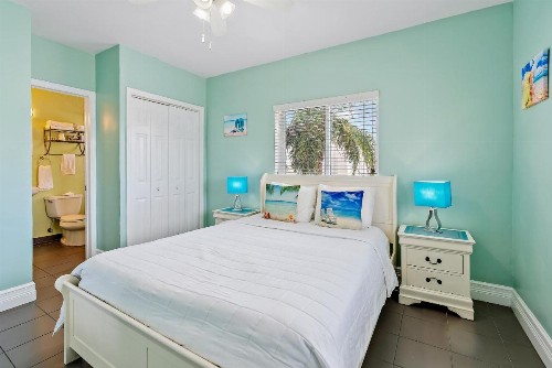 Hollywood Beachside Boutique Suite - image 9