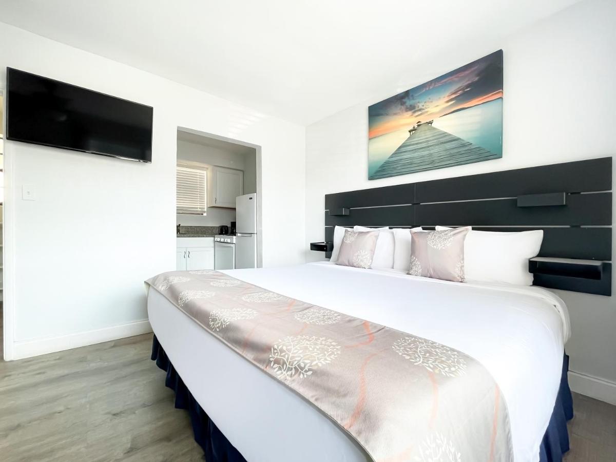 Silver Spray Motel - image 2