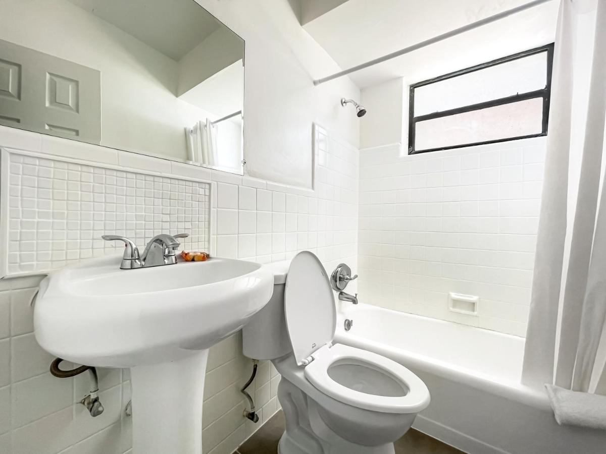 Silver Spray Motel - image 3