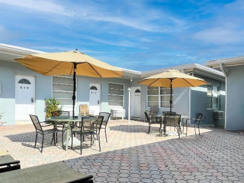 Silver Spray Motel - image 6
