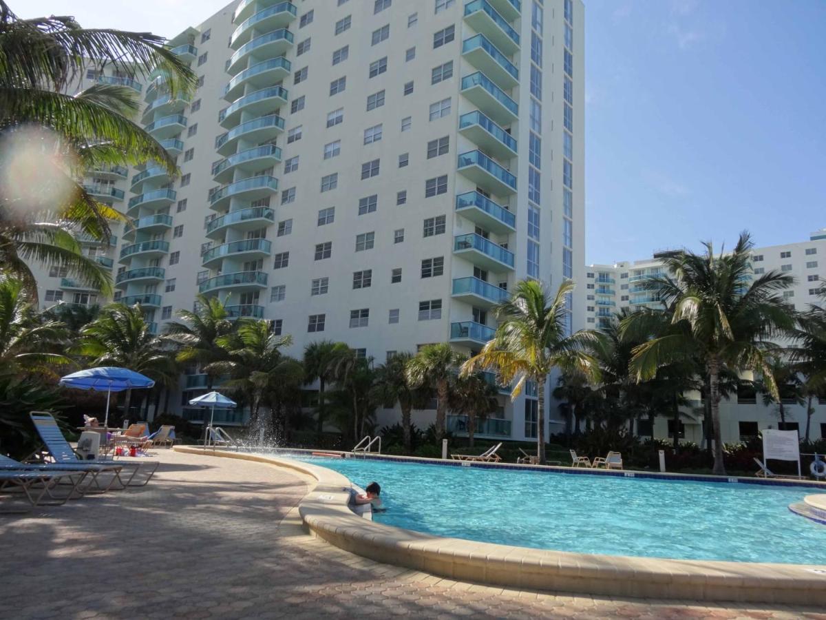 Hollywood Condos - image 2