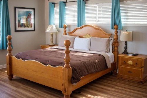 Riptide Oceanfront Hotel - image 11