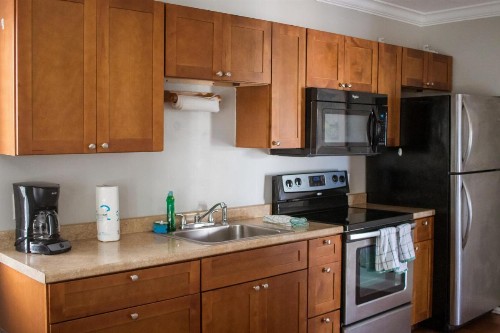 Riptide Oceanfront Hotel - image 21