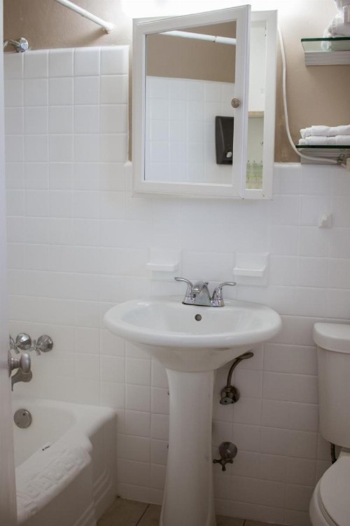 Riptide Oceanfront Hotel - image 25