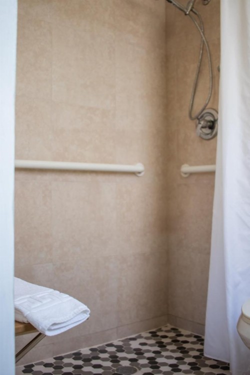 Riptide Oceanfront Hotel - image 28