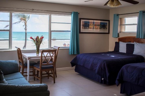 Riptide Oceanfront Hotel - image 36