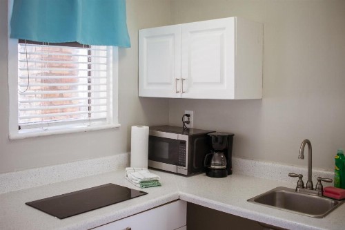 Riptide Oceanfront Hotel - image 40
