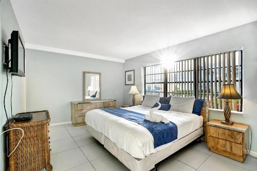 Neptune Hollywood Vacation Rentals - image 12