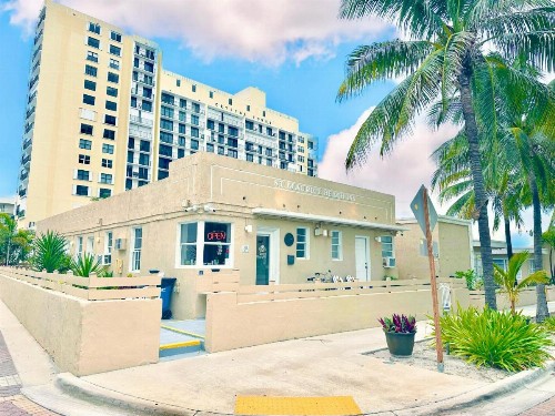 St Maurice Beach Inn - image 1