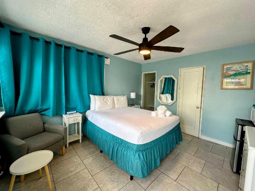 St Maurice Beach Inn - image 2