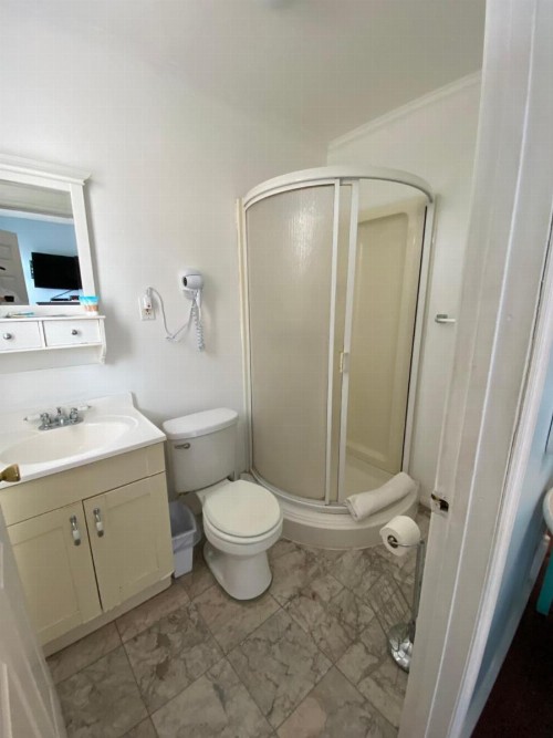 St Maurice Beach Inn - image 21