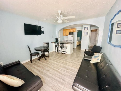 St Maurice Beach Inn - image 25