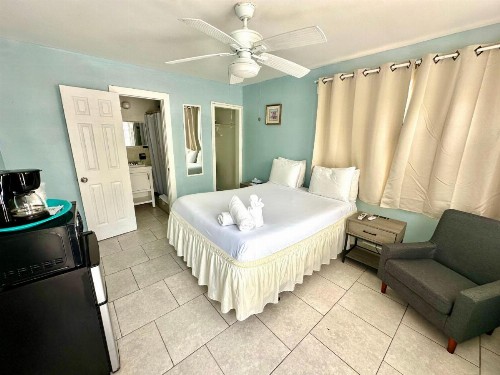 St Maurice Beach Inn - image 5