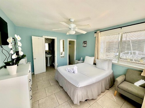 St Maurice Beach Inn - image 9