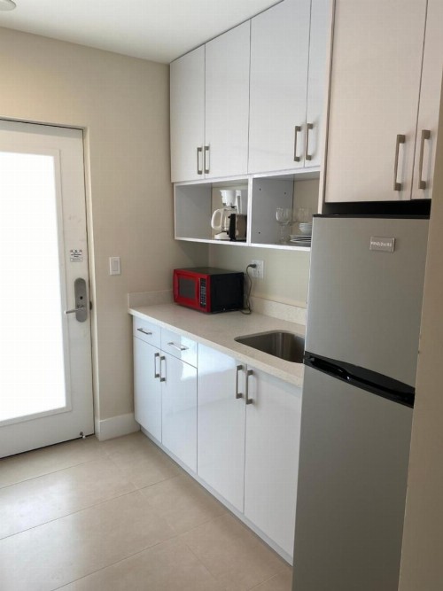 Diane Oceanfront Suites - image 12