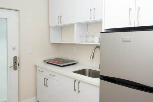Diane Oceanfront Suites - image 19