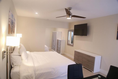 Diane Oceanfront Suites - image 31