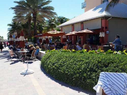 Hollywood Broadwalk Oceanside Hotel - image 19