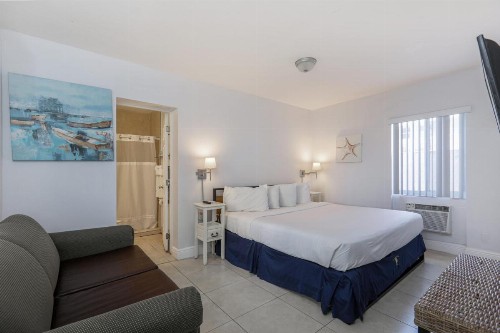 Hollywood Broadwalk Oceanside Hotel - image 3