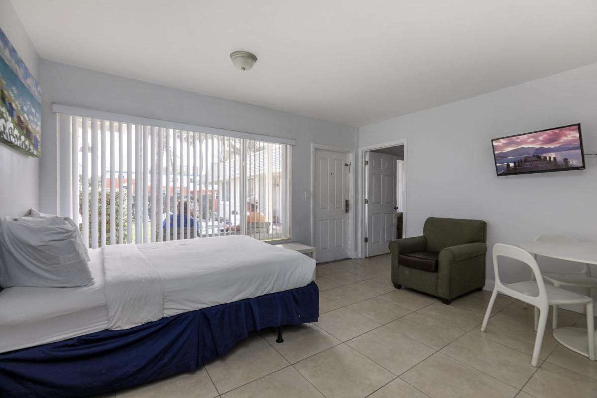 Hollywood Broadwalk Oceanside Hotel - image 4