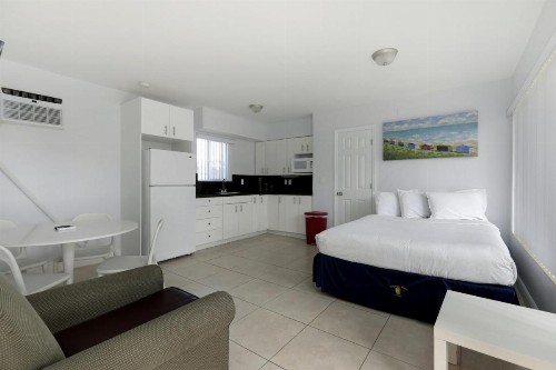 Hollywood Broadwalk Oceanside Hotel - image 6